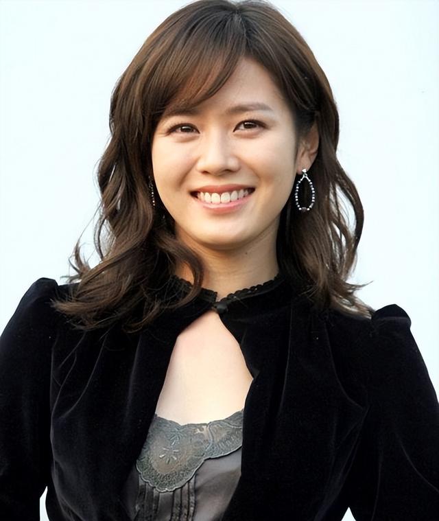 娃娃脸和瓜子脸的区别，为什么有的娃娃脸老了还显年轻