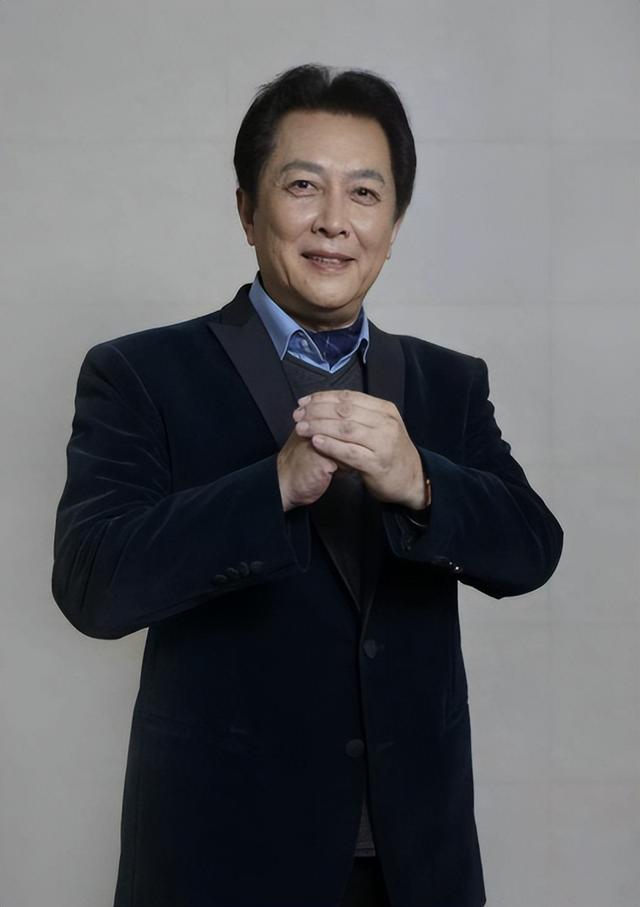 唐国强的妻子是谁，唐国强两段婚姻（唐国强前妻和现任是谁）