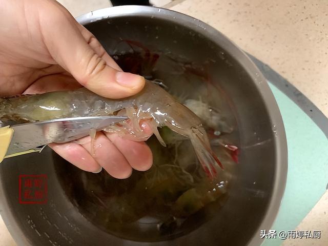 大虾怎么做最好吃，大虾怎么做才好吃又香（蒜蓉大虾的正确做法）