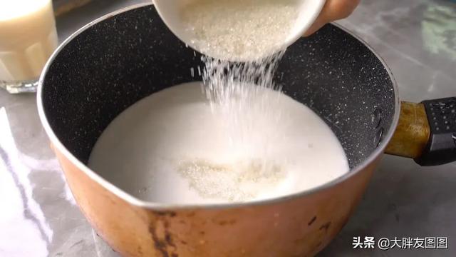 拉丝奶砖做法，一个步骤就能夹心又拉丝