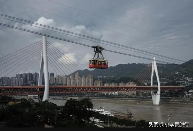 重庆解放碑室内游玩景点，重庆大鹅岭景区游人如织