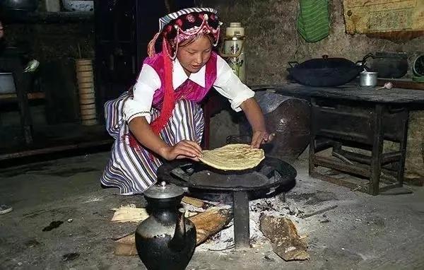 云南十八怪美食，云南最难忘的十道美食（云南十八怪之牛奶做成片片卖）
