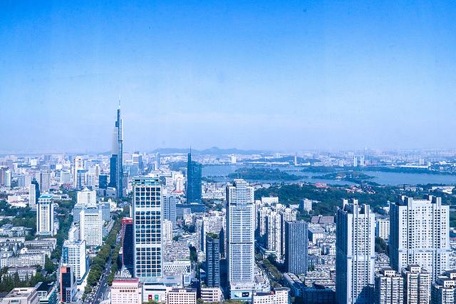 金陵小城还是金陵小镇，夜入金陵小城，梦回六朝人家