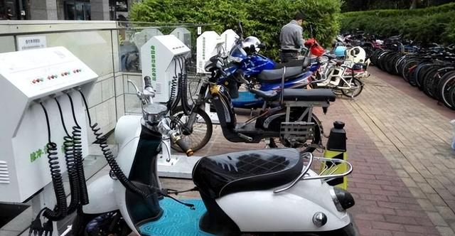 电动车电池充电，今天才知道电动车的正确充电方法（学会到底如何正确给电动车充电）