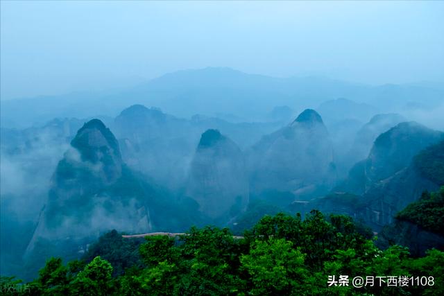 屈原投江后人们是怎么纪念他，为什么人们要纪念屈原