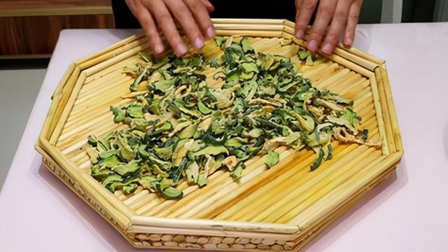 干菜怎么做好吃，农村晒干的菜怎样炒才好吃