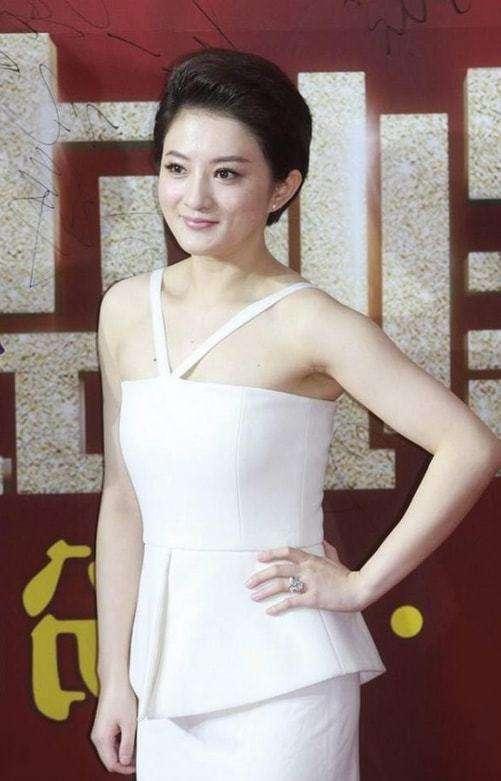 金铭小时候照片，为考北大弃演还珠（金铭小时候和现在对比）