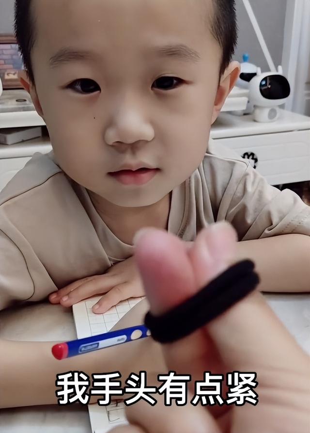 小娃娃惊讶表情包，火遍全网的表情包萌娃