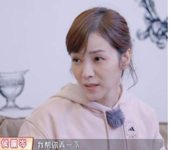 侯佩岑母亲林月如现状，与两个闺蜜的老公搞婚外情