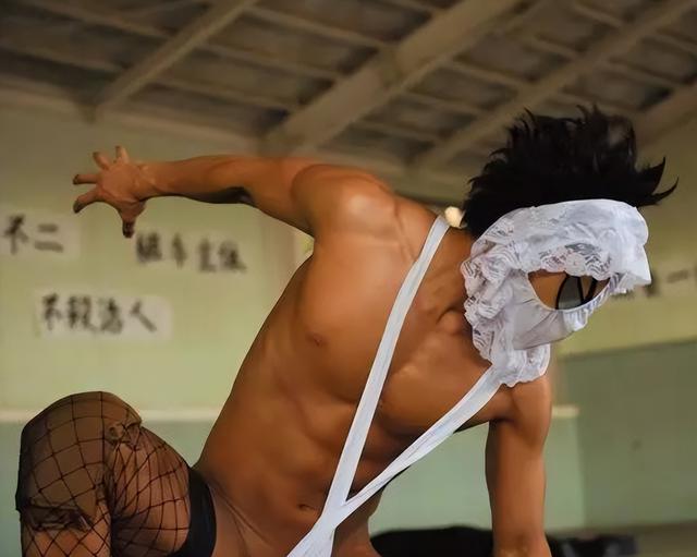 最近看了两部特别棒的电影，至少在影院让我爽到了