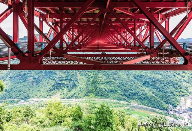 矮寨大桥简介大桥攻略，穿越云上通衢