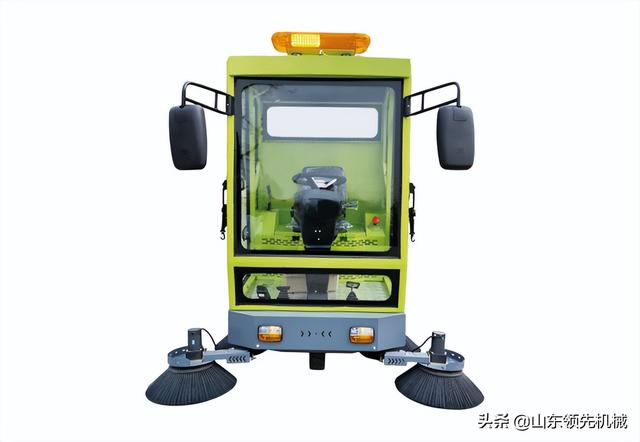 城市环卫道路清扫车，道路清扫车“上岗”这个村的村民纷纷竖起大拇指