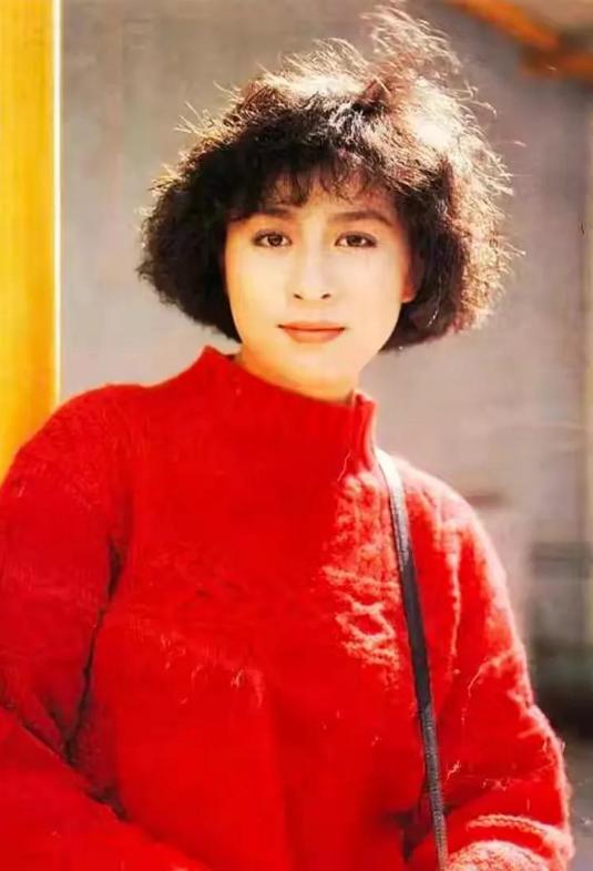 梁朝伟和刘嘉玲，梁朝伟刘嘉玲年轻时合照（酒到浓时香自溢。你为什么嫁我）