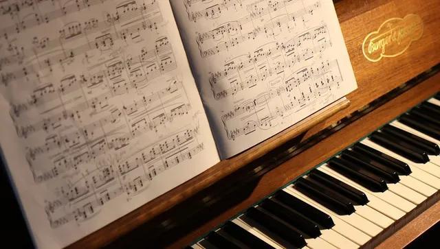 8首能让孩子在家静下来的钢琴曲，适合幼儿园小朋友学的钢琴曲