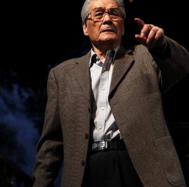 五位名人身体发生意外，世界上仅剩10位铁肺人