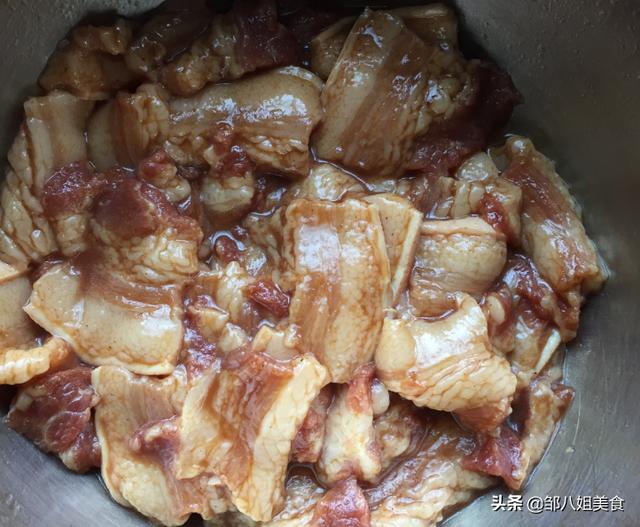 简单的方法做蒸肉米粉，除夕必做的米粉蒸肉