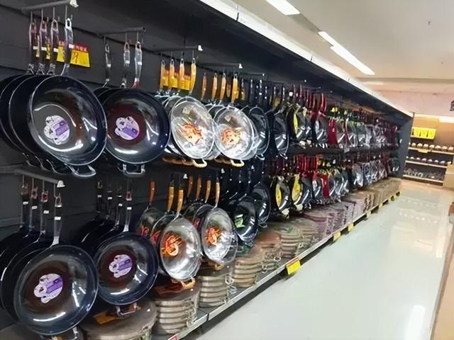 毒铁锅为何屡禁不止，炒菜用的铁锅用哪个比较安全呢