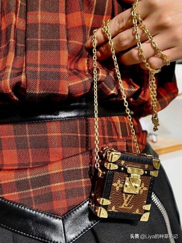 今年流行大包包，今夏最时髦的大包包都在这