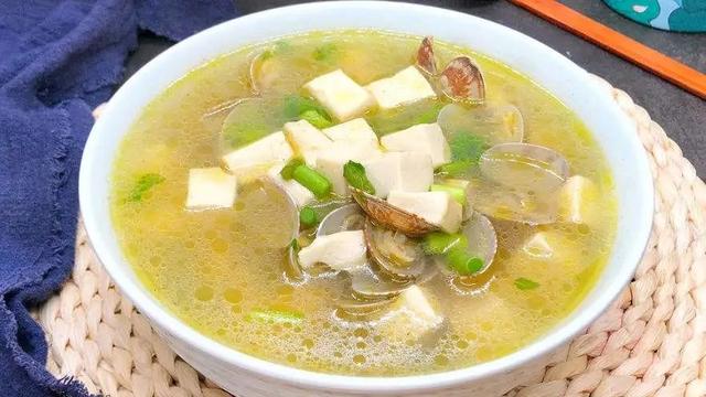 花蛤豆腐汤的家常做法，暖心暖胃超好喝
