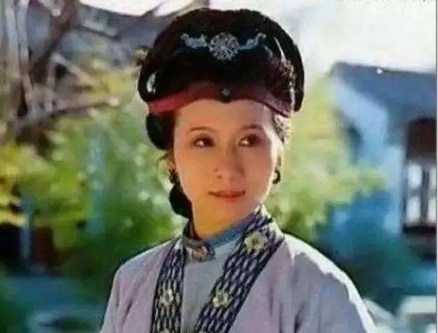 红楼梦人物特点李纨，红楼梦71丈夫早逝