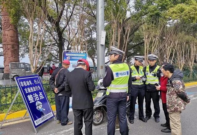 电摩需要驾驶证吗，骑三轮电动自行车要驾驶证吗