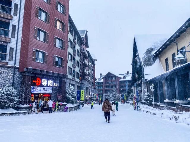滑雪需要什么装备，想要去滑雪有哪些装备是必备的