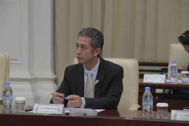 威廉王子年轻时候的样子，柬埔寨王子比威廉王子还帅