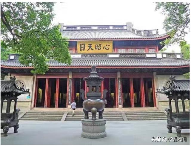 浙江杭州岳庙中的岳飞雕像介绍，西湖边上有座岳王庙