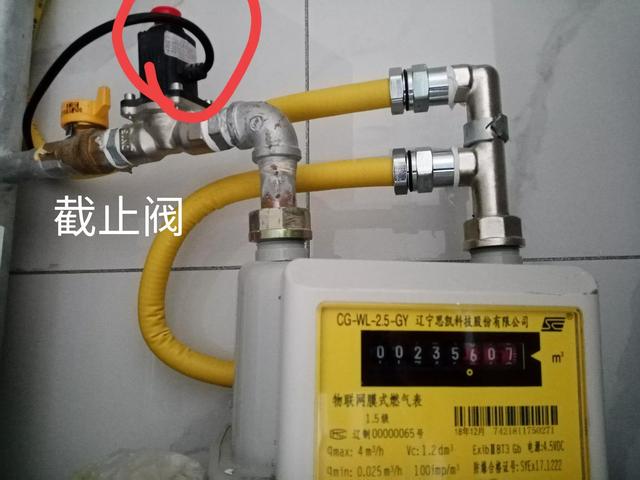 燃气表怎么打开，已经开通的天然气表怎么使用（读数、余量、开阀、插卡、电池更换这些你应该掌握）