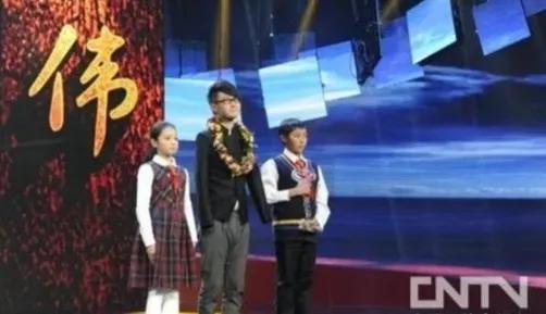 无臂钢琴师刘伟，无臂钢琴师刘伟的人格魅力有哪些（鼓励湖北江陵学子备战高考）