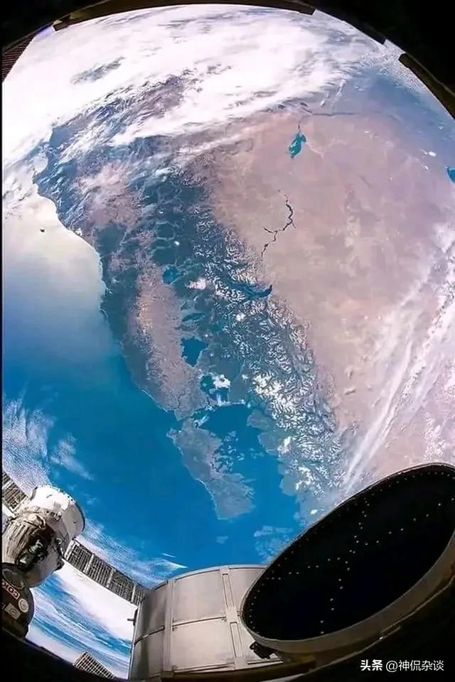 最罕见的10大天文奇观，22张精美天文图太阳系最高的山竟比珠穆朗玛峰还大三倍