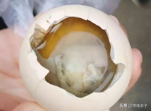 皮蛋能直接吃吗，刚买回家的皮蛋（买回来的皮蛋能直接吃吗）