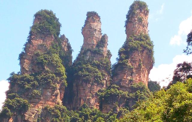 得天独厚的庐山风景，白云伴晚霞 街火点苍穹