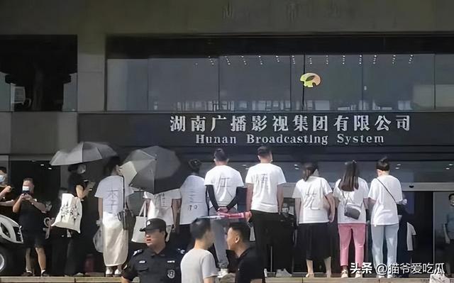 李维嘉怎么受伤的，这是怎么了网传李维嘉被