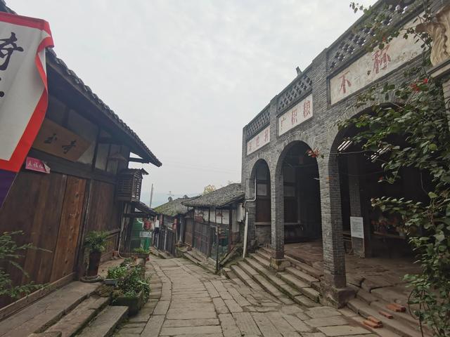 重庆主城周边古镇旅游推荐，我先给你推荐最值得游览的这二十三座