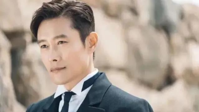 李秉宪宋慧乔之间的关系，韩国最完美男人李秉宪