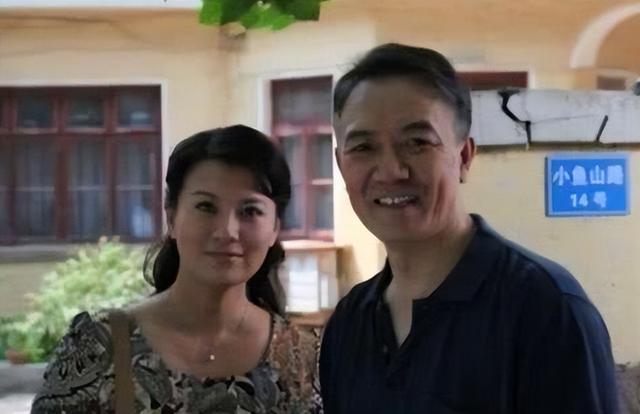 李幼斌姐弟合照，娱乐圈里最低调的亲姐弟和亲兄妹