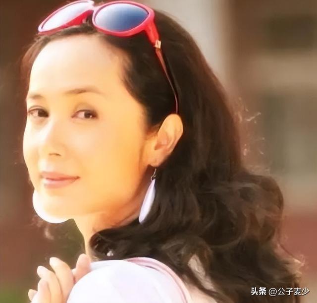 顾长卫张静初关系，曝蒋雯丽包养2名男大学生