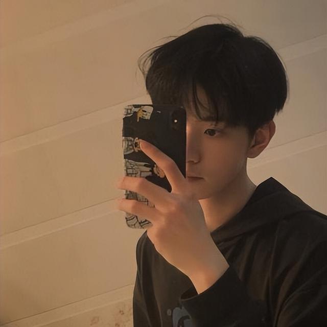 高冷男神必备头像背影小学生，青春满满的孤独感少男头像