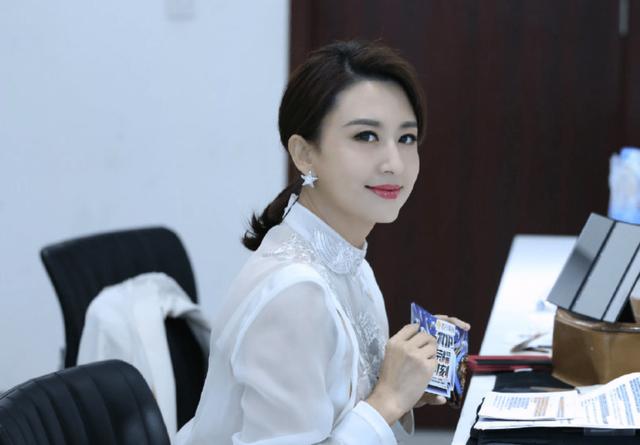 主持人杨帆媳妇个人资料，央视主持人杨帆