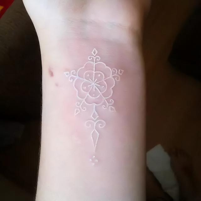 纹身隐形图案，鸽子血不一定能满足你