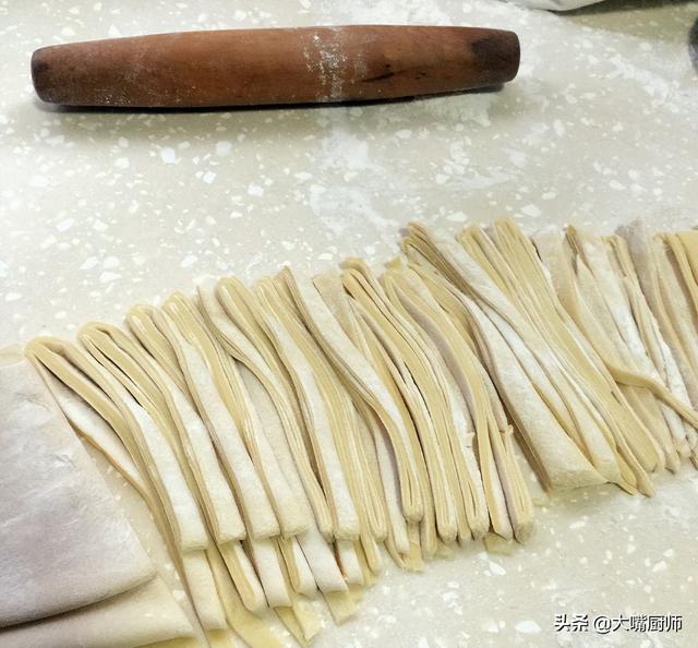 家庭自制手擀面怎么和面，和面别只会加水