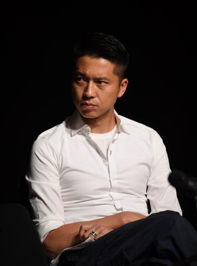 王雷李小萌婚纱照，李小萌和老公婚纱照