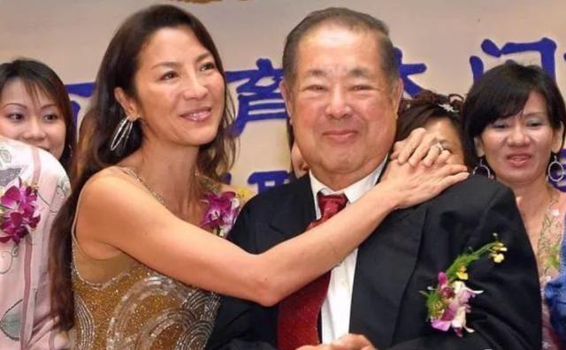 杨紫琼晚年生活，杨紫琼膝盖变形