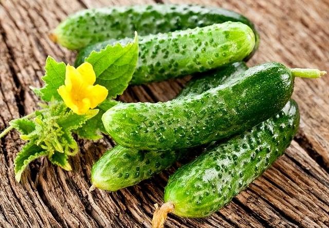 黄瓜和小乳瓜哪个更适合减肥吃，夏天“易瘦”蔬菜排行榜