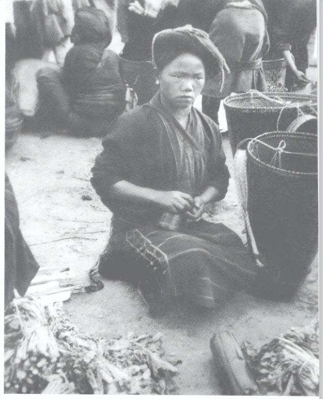 最美不过山里的傈僳姑娘，三十年代云南少数民族美女