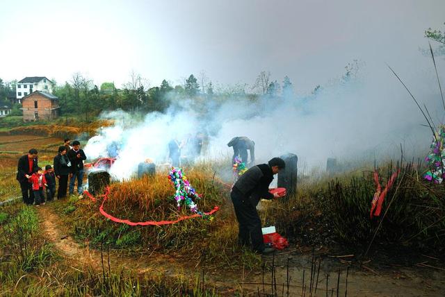 清明节的风俗是什么，清明节怎么过都有什么习俗（清明节有哪些习俗）