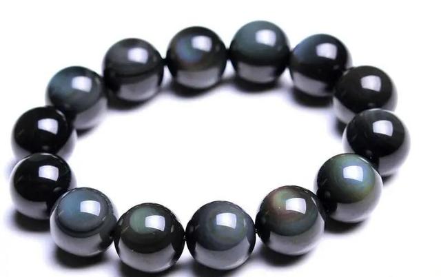 自然界中的黑色宝石，各种漂亮宝石和能量宝石