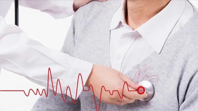 心脏猝死前最主要的三大表现，猝死前三个征兆不止一次提醒过你（生活中心脏猝死前有哪6个明显症状）