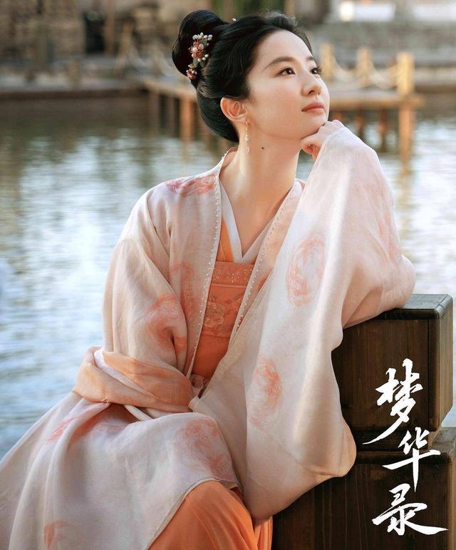 杨幂刘诗诗间隔刘亦菲，让杨幂赵丽颖刘诗诗刘亦菲争了十年